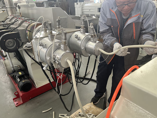 39 Rpm Electric Pipe Extruding Machine For PVC Conduit Pipe Production