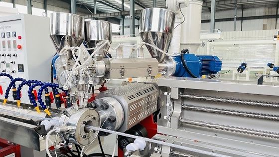 Multi Functional Flexible Single Screw PVC Pipe Hose Extrusion Machinery With 15 KW Power